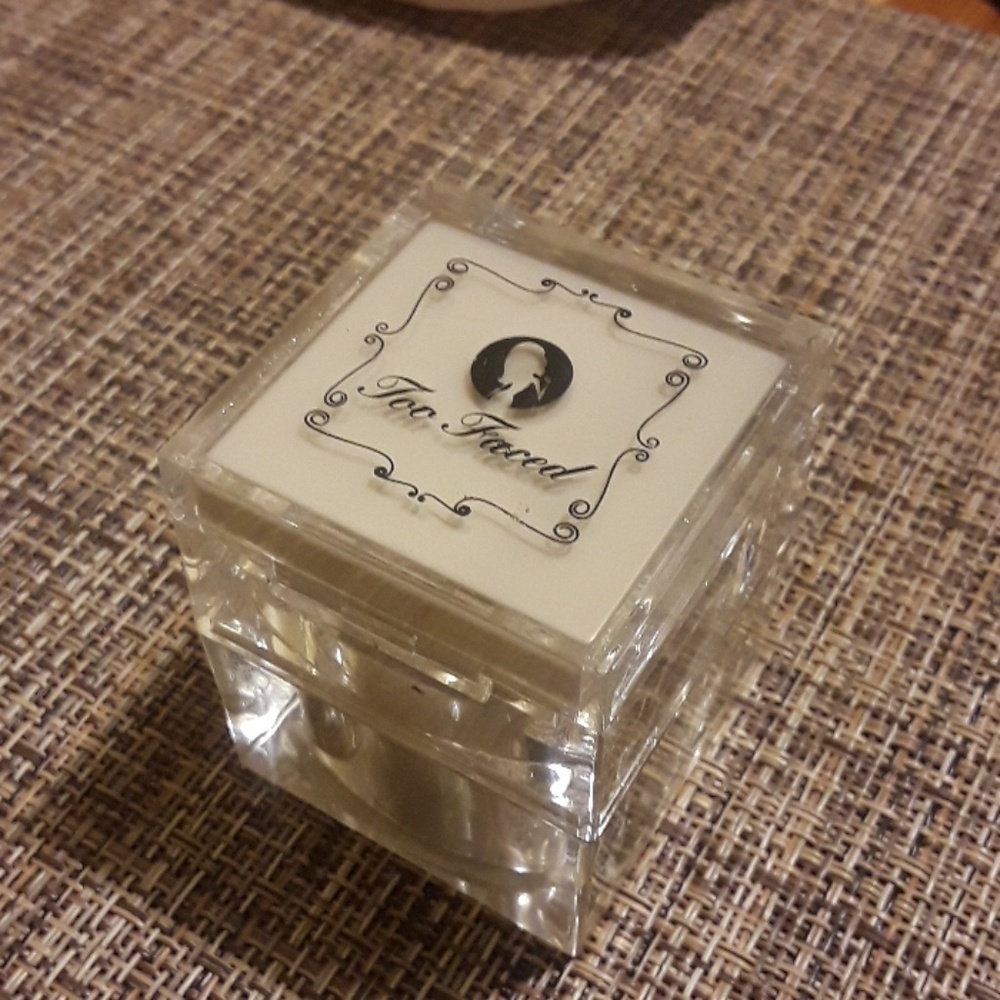 💋Rare Too Faced Afterglow illuminator cube